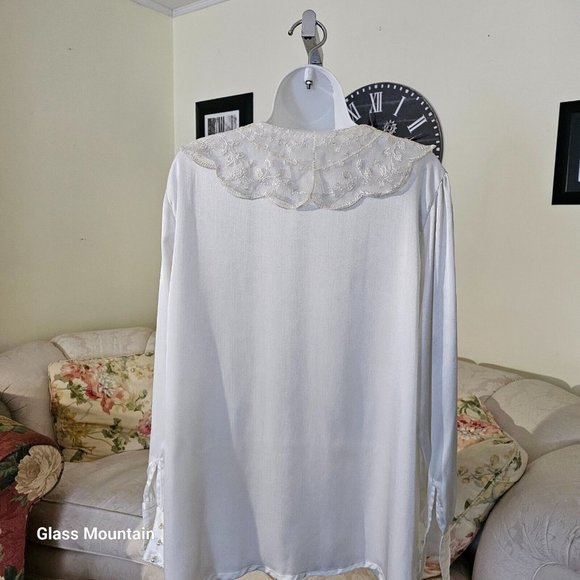 SOLD - Lady Shapely Vintage Plus White Silk Blend Blouse With Lace Collar - Picture 4 of 10